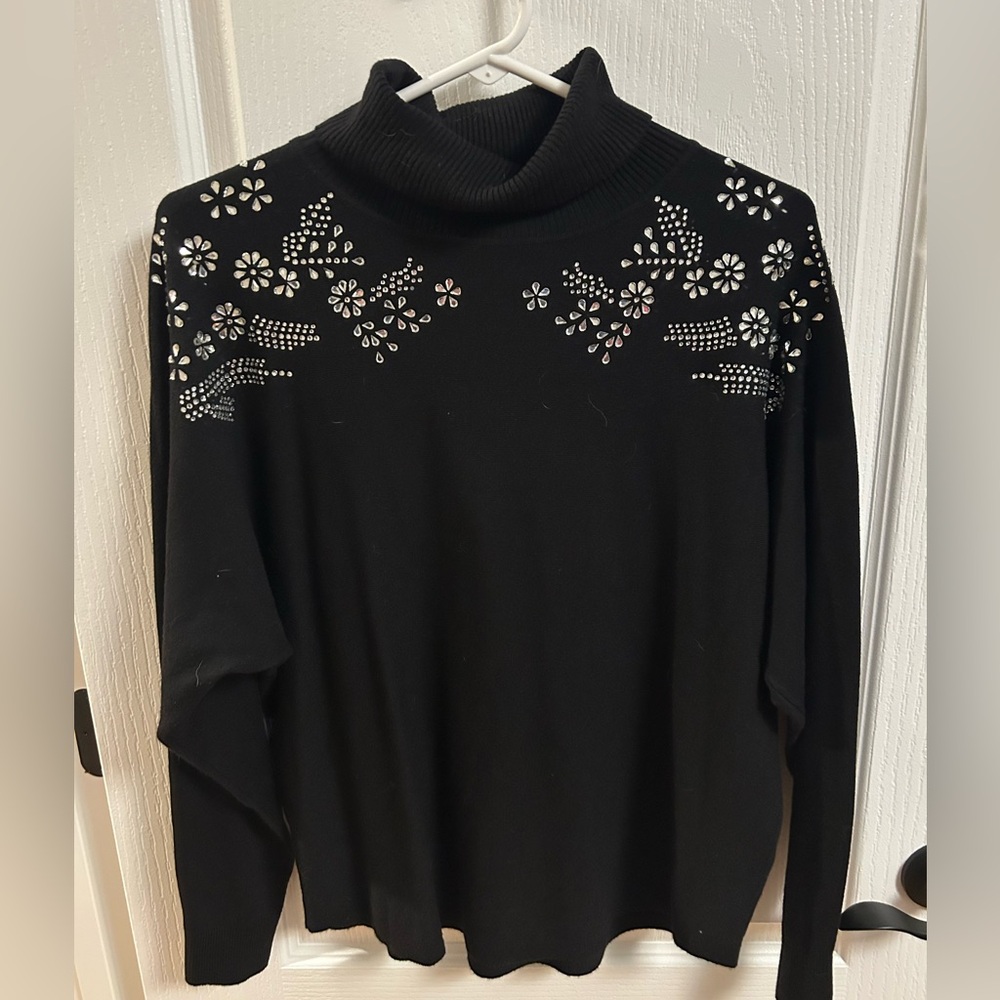 LIV Milano Elegant Black Floral Turtleneck Sweater
